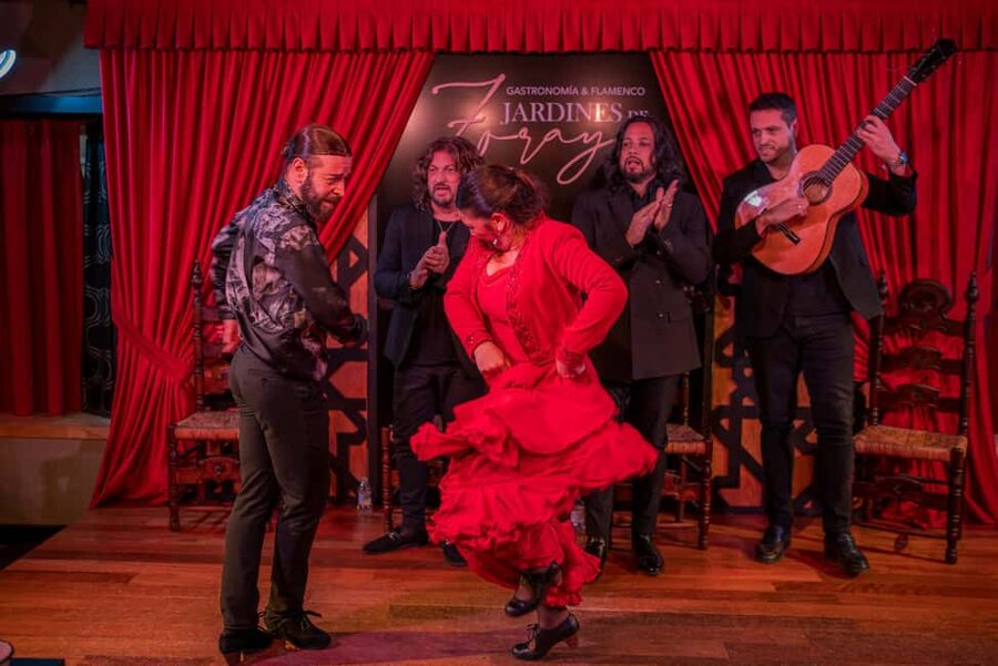 Granada: Flamenco Show in Albayzín - Jardines de Zoraya - Taking your seat in the small performance room