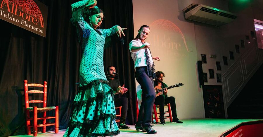 Granada: Flamenco Show in La Alboreá - Why the Small Room Works