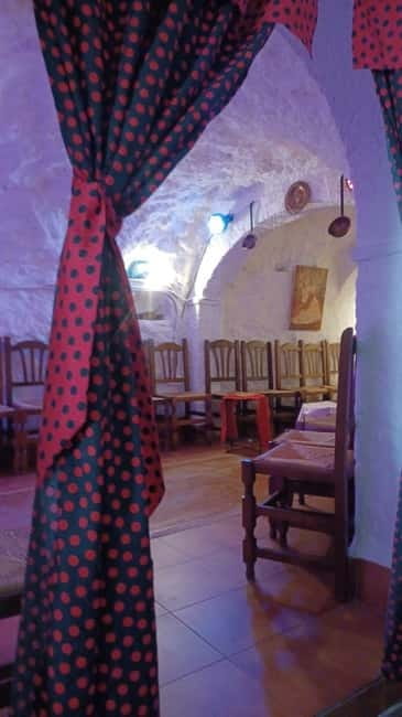 Granada: Flamenco Show Los Parrones in the Sacromonte Caves - Why the small room can work in your favor