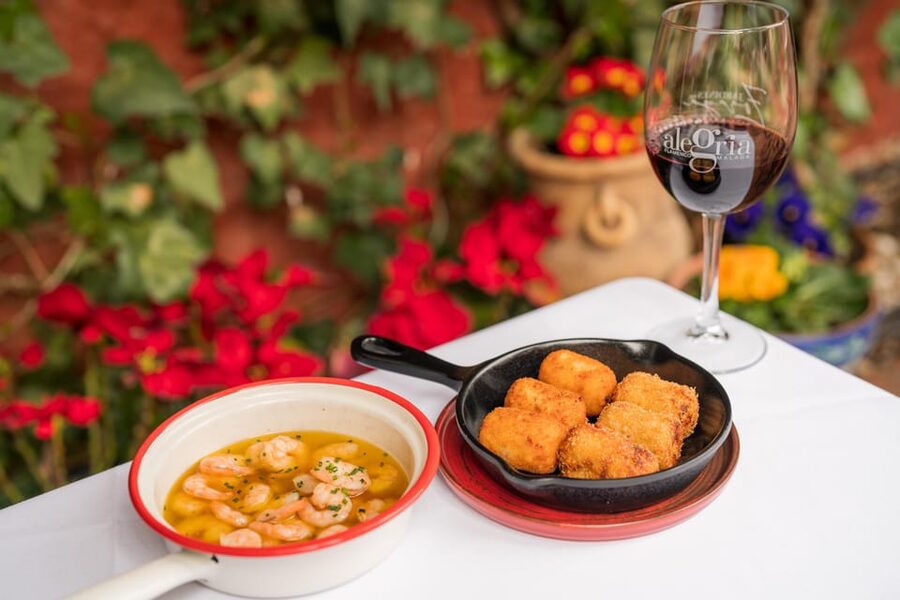 Granada: Flamenco Show with Dinner at Jardines de Zoraya - Key points to know before booking