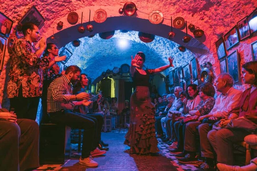 Granada: Los Amayas Cave Flamenco Show in Sacromonte - Choosing a seat inside the cave
