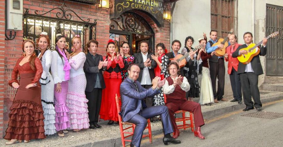 Granada: Sacromonte Caves Flamenco Show with Dinner - Why Sacromonte is the right setting for flamenco