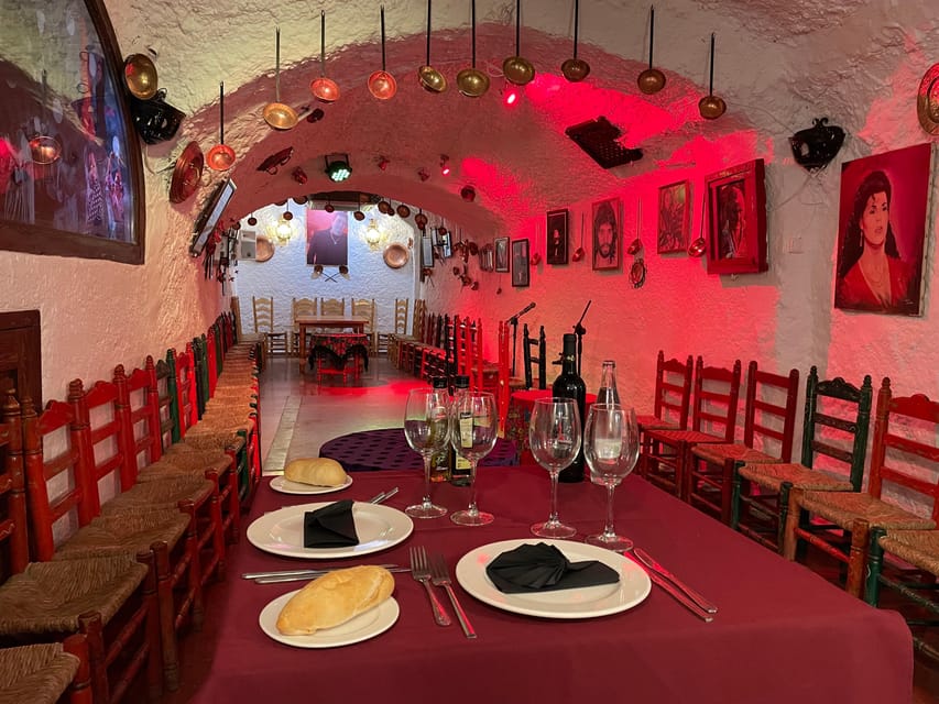 Granada: Sacromonte Caves Flamenco Show with Dinner - Who will enjoy this evening most