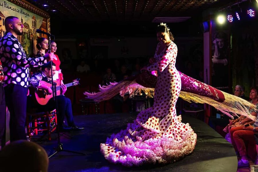 Granada: Traditional Flamenco show at Tablao Albayzín - Planning your evening around Tablao Albayzín