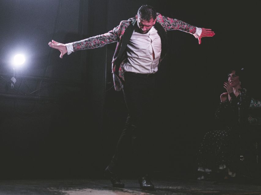 Granada: Traditional Flamenco Show at Tablao Casa Ana - The guitarist gives the show its pulse