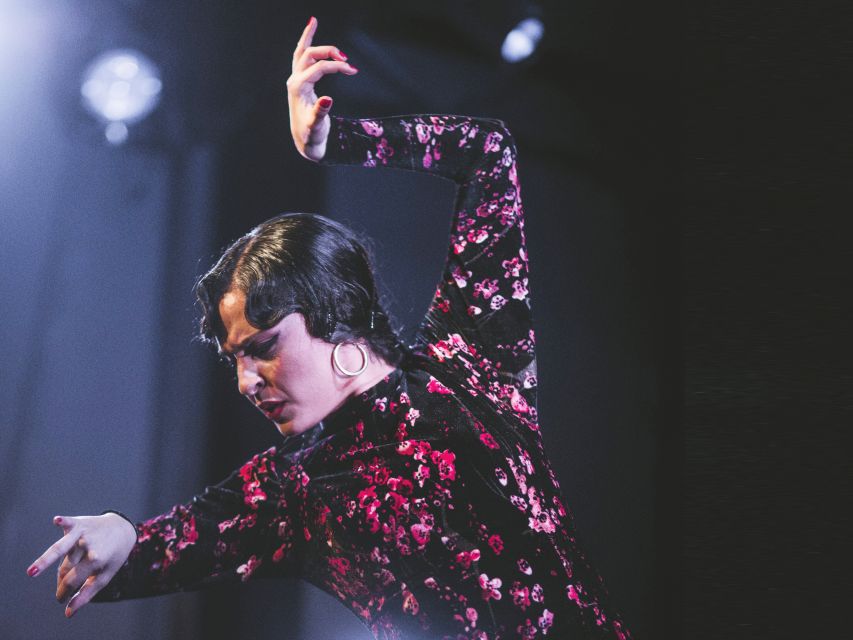 Granada: Traditional Flamenco Show at Tablao Casa Ana - What the intimate room adds