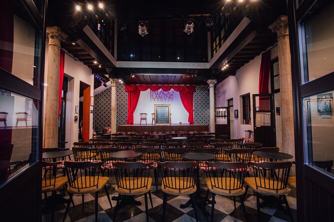 Grenada: Flamenco Palace, the best show in the center - The dancers are the main visual focus