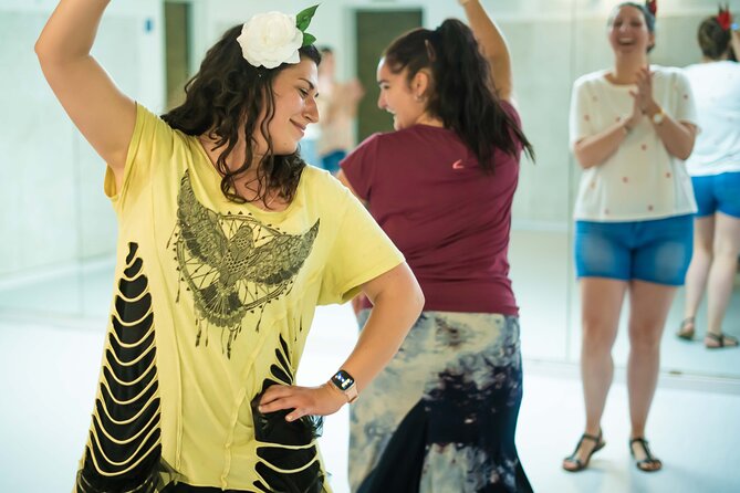 Learn Flamenco in 90 minutes - Gift flower - What this Seville flamenco class actually offers