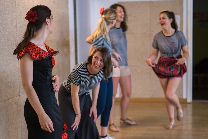 Learn Flamenco in 90 minutes - Gift flower - Why a private class changes the experience