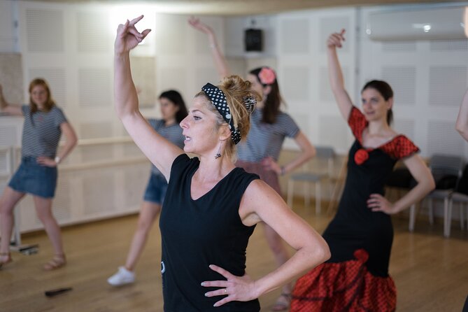 Learn Flamenco in 90 minutes - Gift flower - What the instructors bring to the class