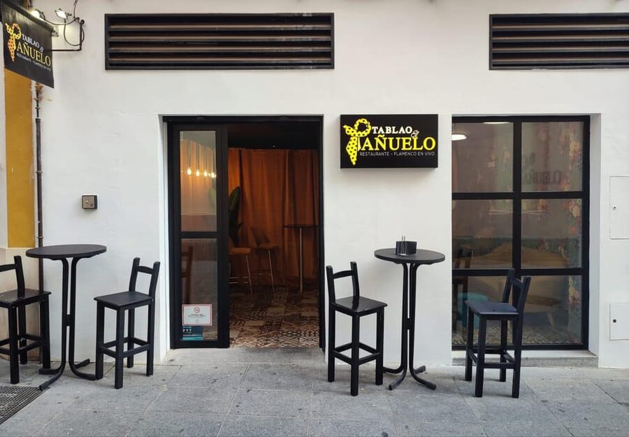 Live flamenco + tasting - What the atmosphere may feel like