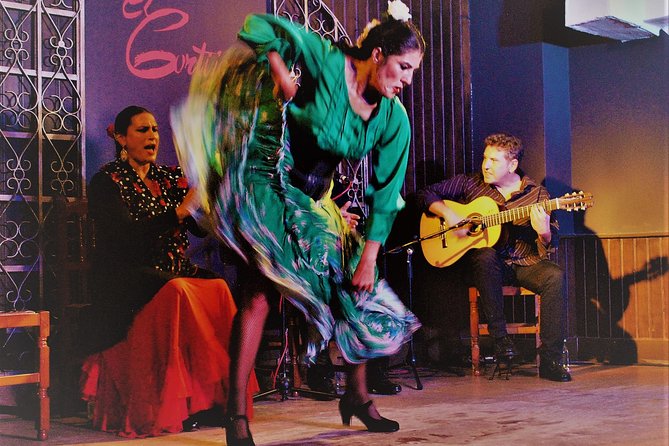 Local Flamenco Show with dinner at El Cortijo - Key points to know before booking