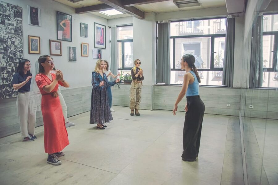 Madrid: Flamenco Class Experience - Starting at Mercado de Antón Martín