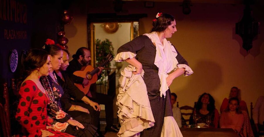 Madrid: Flamenco Show La Quimera with Drinks & Dinner Option - Why the Small Room Changes the Show