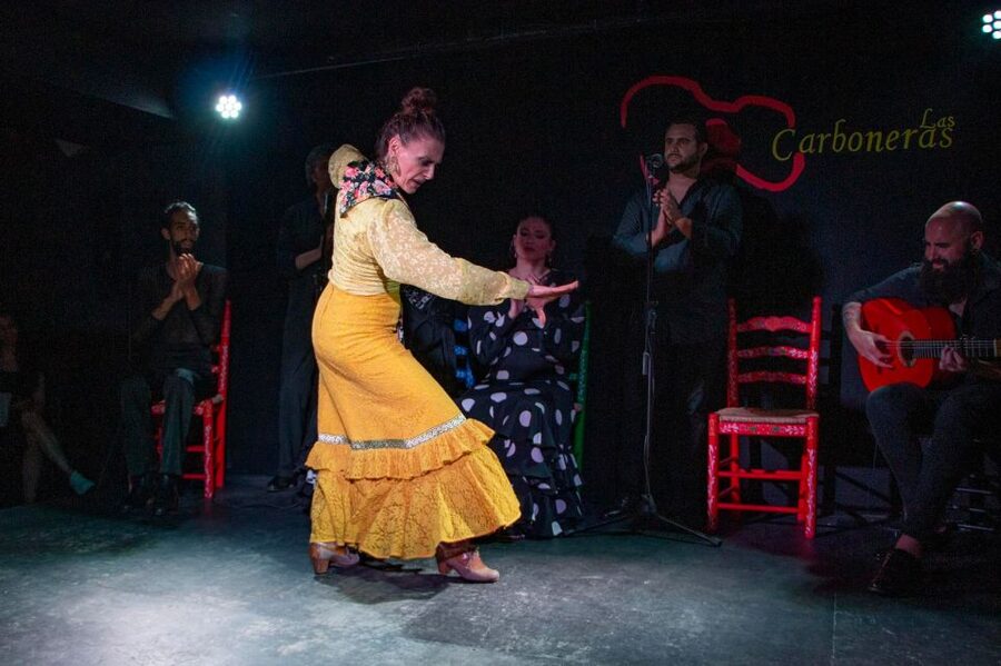 Madrid: Flamenco Show with Tapas and Wine Tour - How the guides shape the evening