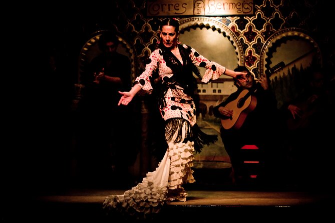 Madrid: Flamenco Show with Tapas or Drink in Tablao Las Tablas - Inside the modern L-shaped tablao