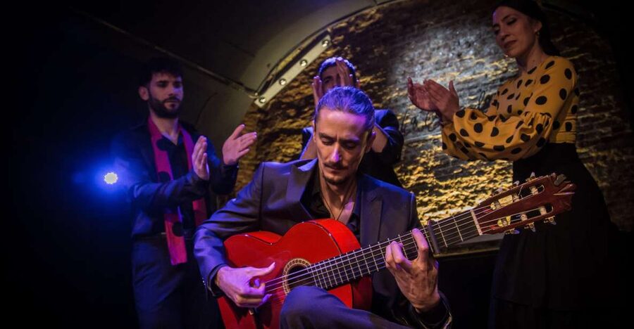 Madrid: La Cueva de Lola Flamenco Show Tickets with Drink - Why the intimate room changes the show