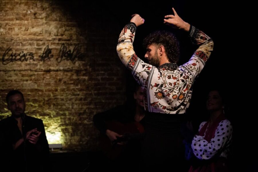 Madrid: La Cueva de Lola Flamenco Show Tickets with Drink - Planning your evening around the performance