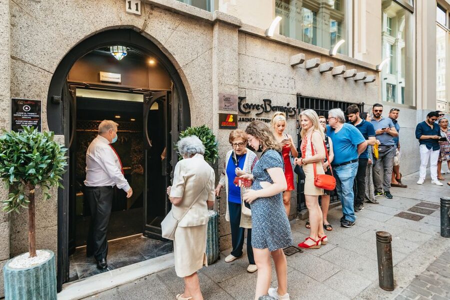 Madrid: Live Flamenco Show with Food and Drinks Options - Choosing between the show and dinner packages