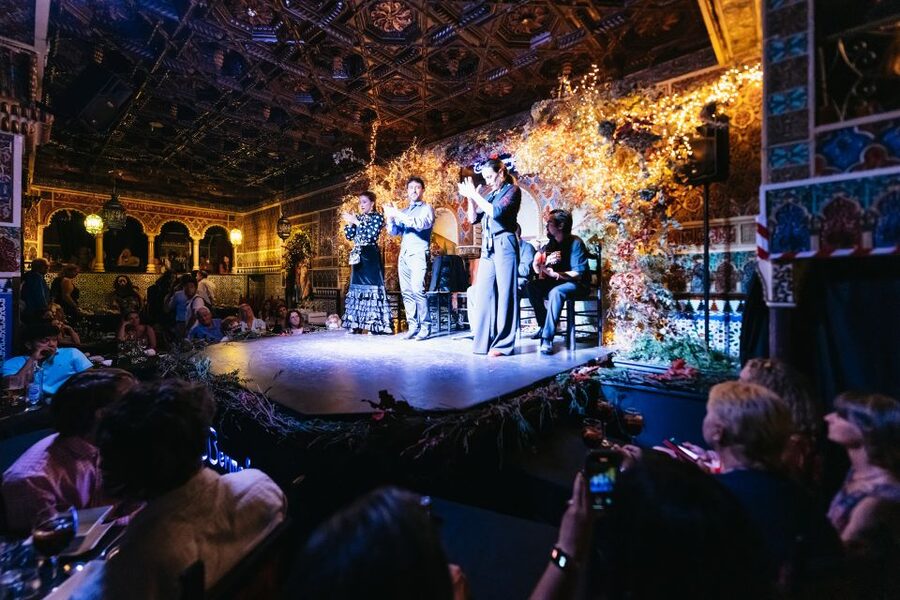 Madrid: Live Flamenco Show with Food and Drinks Options - How the one-hour schedule fits your Madrid plans
