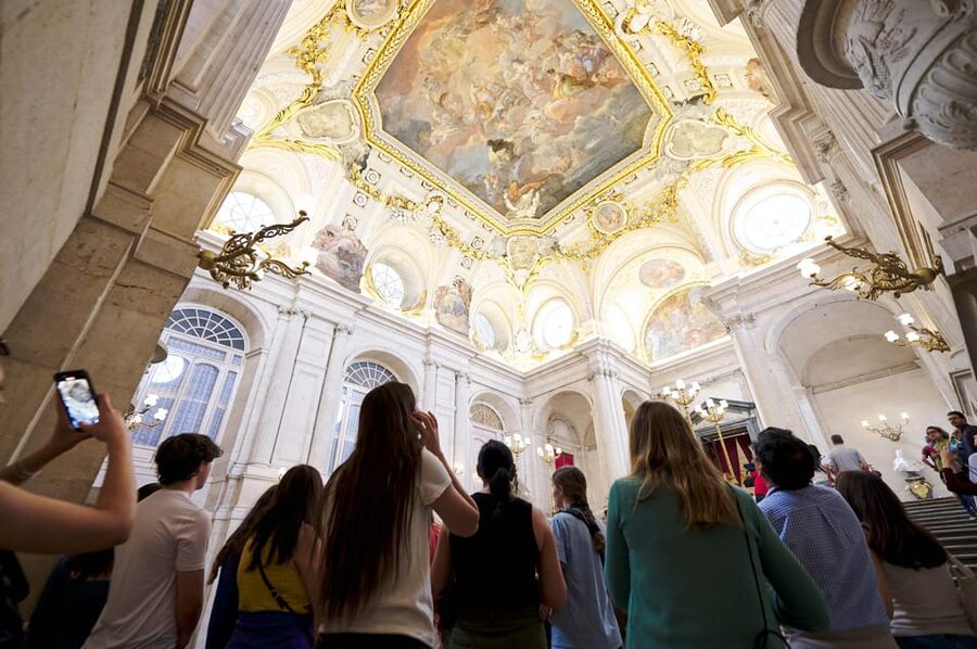 Madrid: Royal Palace Tour, Flamenco Show, & Tapas with Drink - Filling the Gap Before the 7:00 pm Show