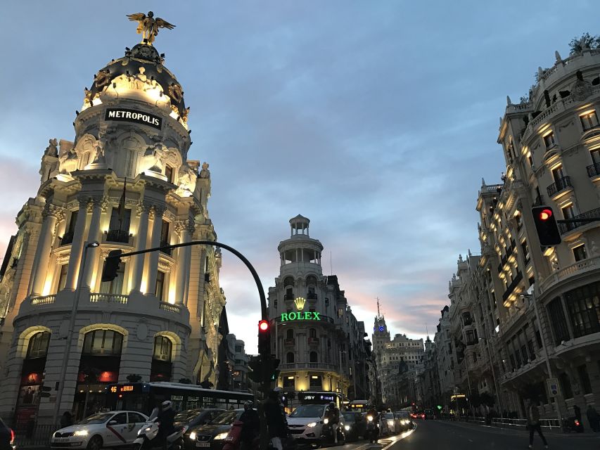 Madrid: Sunset Walking Tour with Optional Flamenco Show - Walking through Madrid de los Austrias