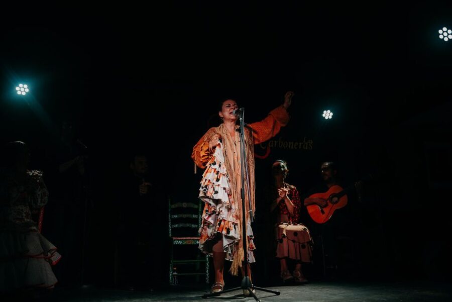 Madrid: Tapas Tour & Authentic Flamenco Experience - Las Carboneras and the one-hour performance