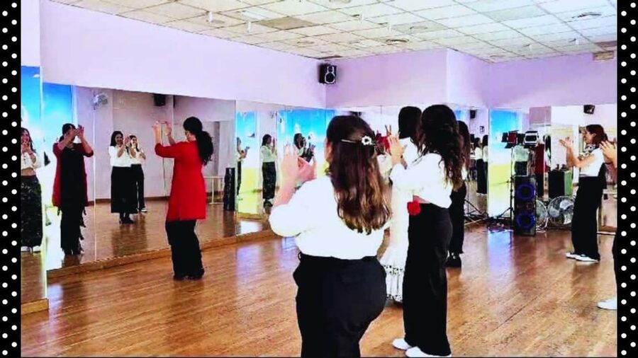Málaga: 1-Hour Flamenco Dance Class with a Spanish Teacher - Why casual clothes and ordinary shoes help