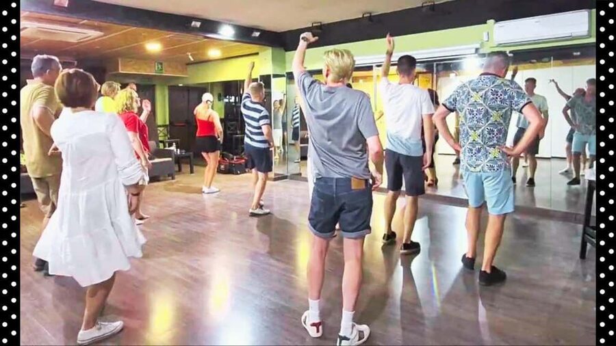Málaga: 1-Hour Flamenco Dance Class with a Spanish Teacher - The video support after class