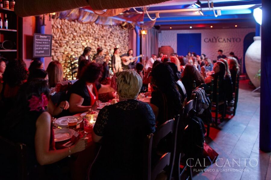Malaga: Authentic Flamenco Show at El Gallo Ronco - What happens during the one-hour show
