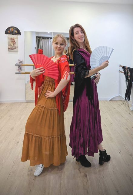 Málaga: Learn to dance flamenco rumba in 45 minutes - A short class with a clear purpose