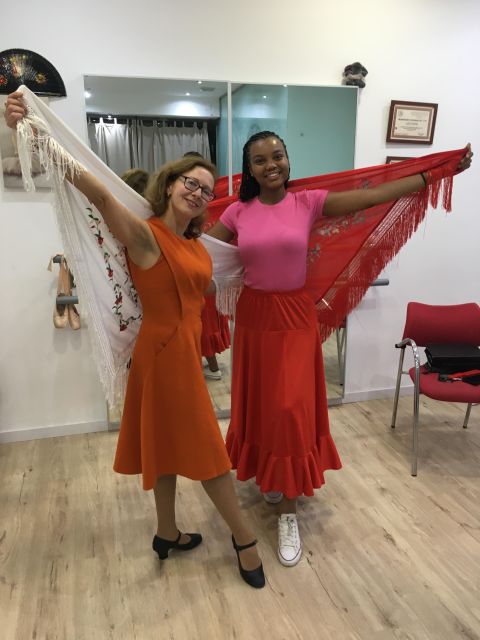 Málaga: Learn to dance flamenco rumba in 45 minutes - Why the small group matters