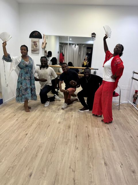 Málaga: Learn to dance flamenco rumba in 45 minutes - The teaching style and atmosphere