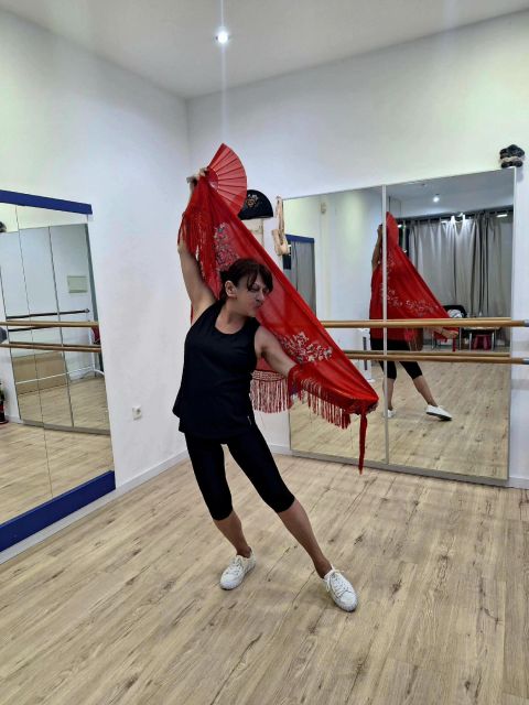 Málaga: Learn to dance flamenco rumba in 45 minutes - Should you book this Málaga flamenco class?
