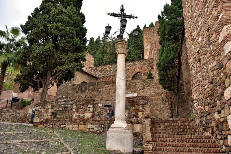 Malaga: old town walking tour & flamenco show - The Alcazaba and the city’s layered past