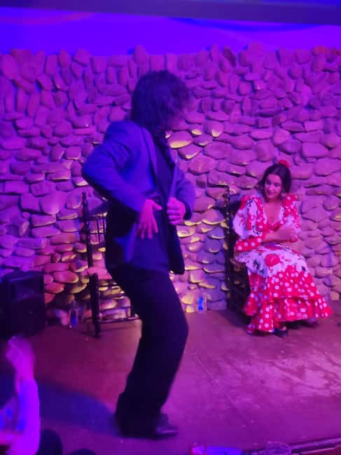 Malaga: PREMIUM TAPAS TOUR Paella, Tapas, Winery & Flamenco - Flamenco with premium admission