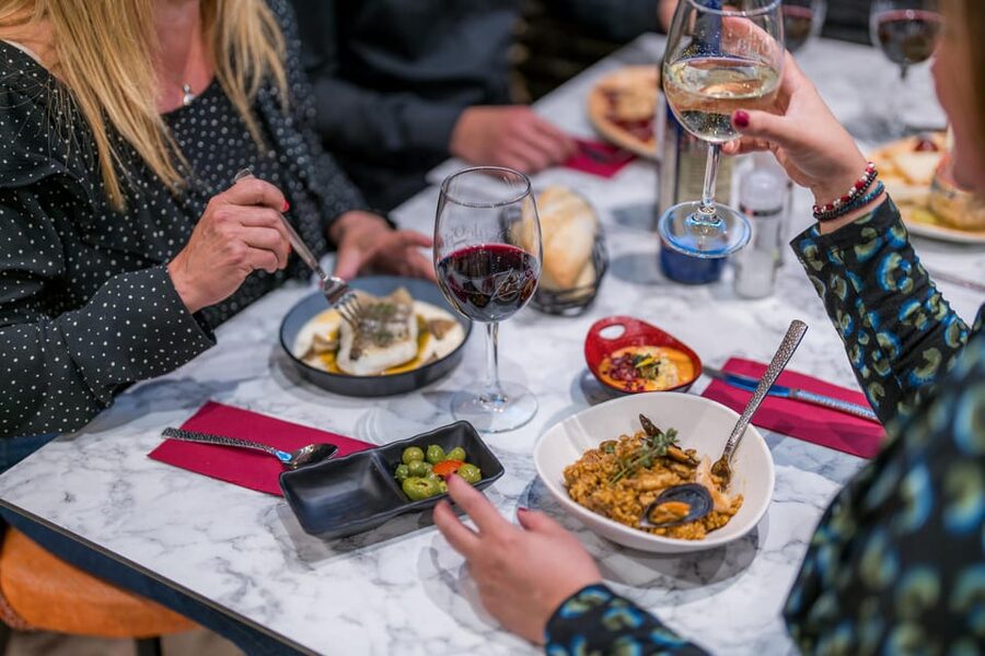 Malaga: Show and Food at Alegría Flamenco and Restaurant - What you actually get for $67