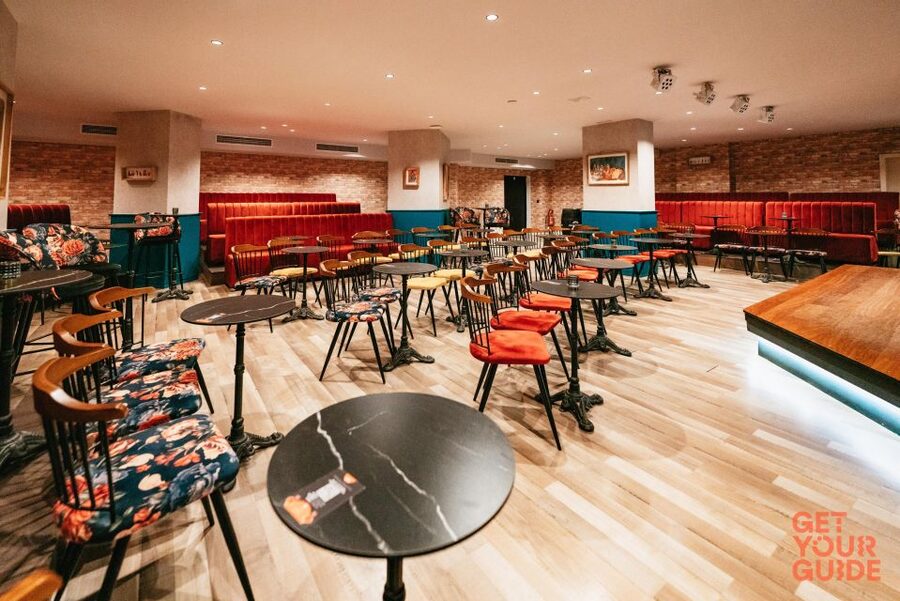 Malaga: Show and Food at Alegría Flamenco and Restaurant - Accessibility and practical comfort