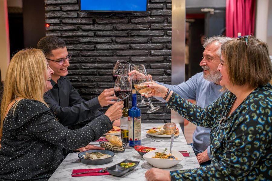 Malaga: Show and Food at Alegría Flamenco and Restaurant - The dinner takes about 90 minutes