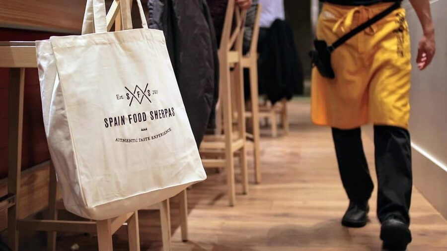 MALAGA: ULTIMATE FLAMENCO & TAPAS TOUR - Finding the meeting point on Calle Marqués de Larios