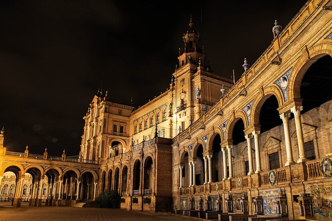 Private walking tour to Seville with Flamenco Show - Santa Cruz after dark