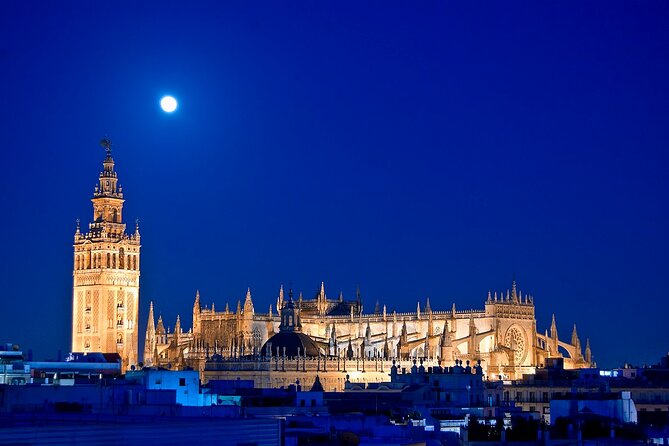 Private walking tour to Seville with Flamenco Show - Casa de la Guitarra and the flamenco finale