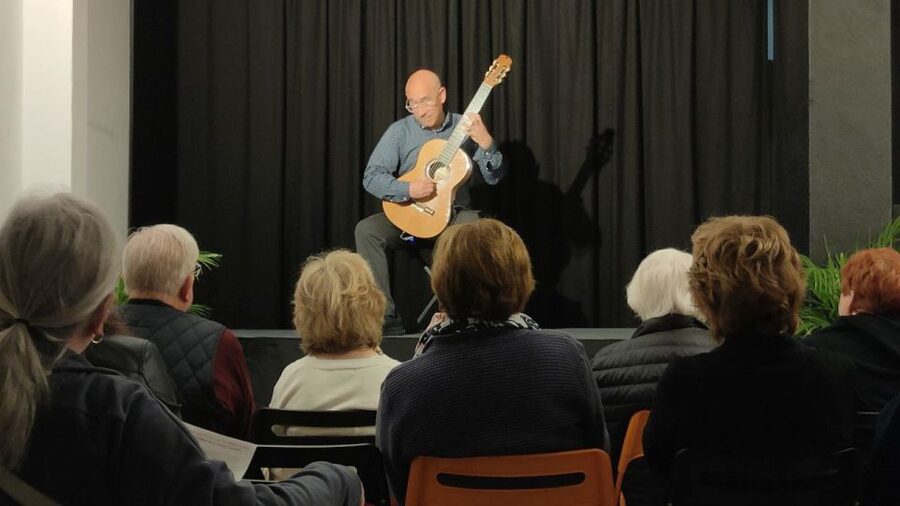 Ronda: Spanish - Classical & Flamenco - Guitar Concert - Meeting Paco Seco and hearing the program