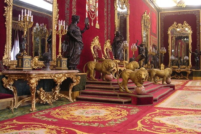 Royal Palace of Madrid Guided Tour and Flamenco Show with Tapas - Watching live flamenco at Torres Bermejas