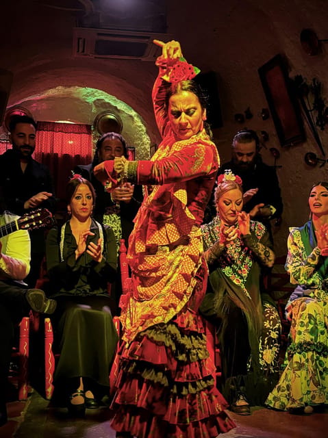 Sacromonte: Flamenco Show at Cuevas Los Tarantos Tickets - Small etiquette tips for a better show