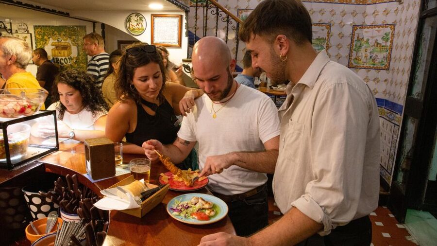 Sevilla: Tapas Walking Tour with Flamenco Show in Triana - Key Things to Know Before You Book