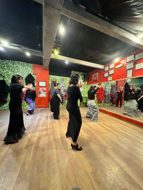 Seville: Enjoy a class of approach to flamenco - Why the Music Explanation Adds Value