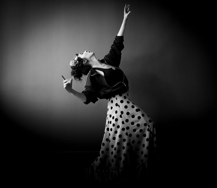 Seville: Enjoy a class of approach to flamenco - The Meeting Point and What to Wear