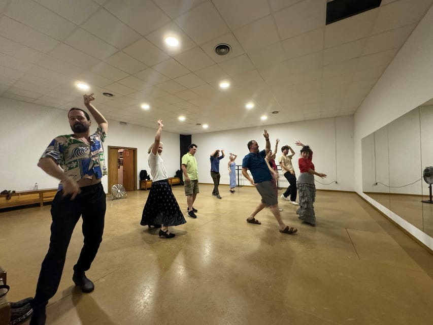 Seville: Enjoy a class of approach to flamenco - Who Will Enjoy This Most?