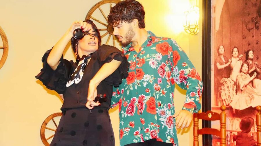 Seville: Flamenco Show & Cocktail Experience - Choosing between the drink options